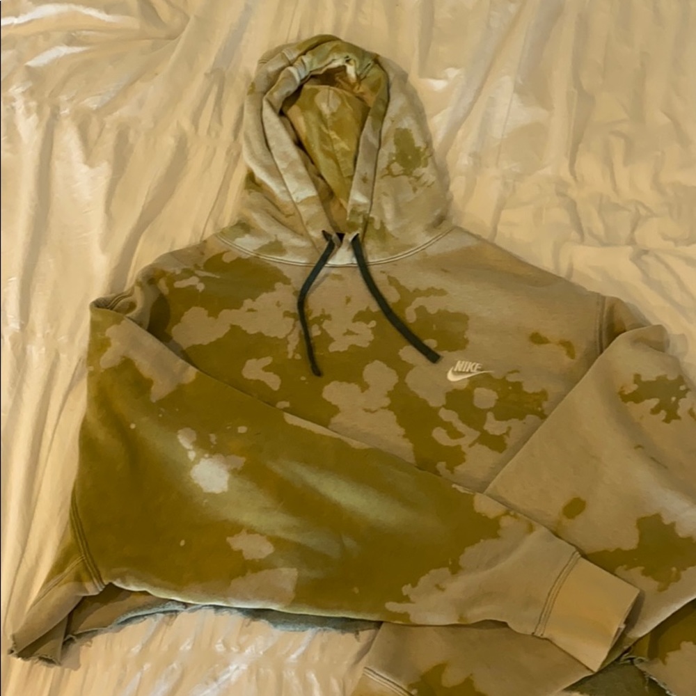 Cropped Nike sweatshirt